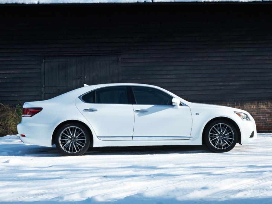  Lexus LS460 F-Sport 2012 года  (UK) (фото 5 из 16)